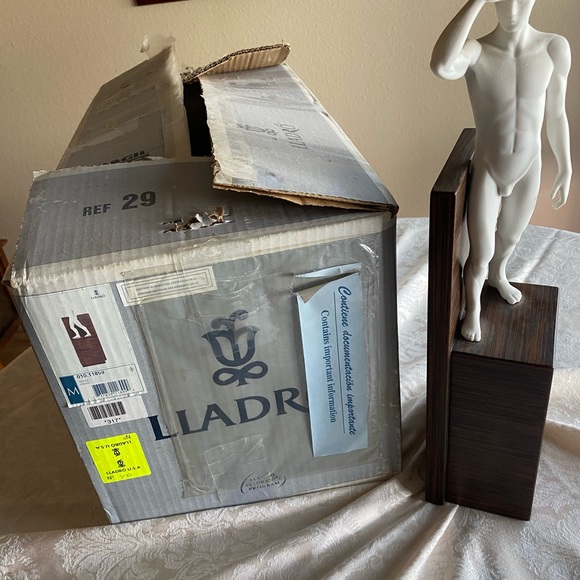 RETIRED 2008 ‘HIGHER LLADRO’ porcelain figurine-Item #01011899 - Picture 4 of 11